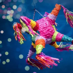 Ideas DIY 5 diseños fáciles de piñatas de Derpy Tiger de Las Guerreras K-Pop para hacer en casa.jpg