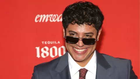 Eduin Caz rompe una pantalla durante su concierto en Colombia y luego se disculpa “Mándenme a dónde deposito”