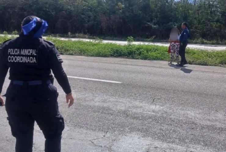 Auxilian a mujer que caminaba PERDIDA por la carretera Motul - Baca; esto es lo que se sabe
