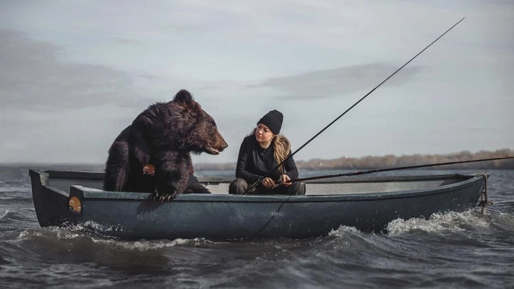 Oso pardo y mujer.jpg