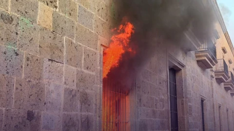 Incendio en el Congreso de Jalisco hoy.jpg