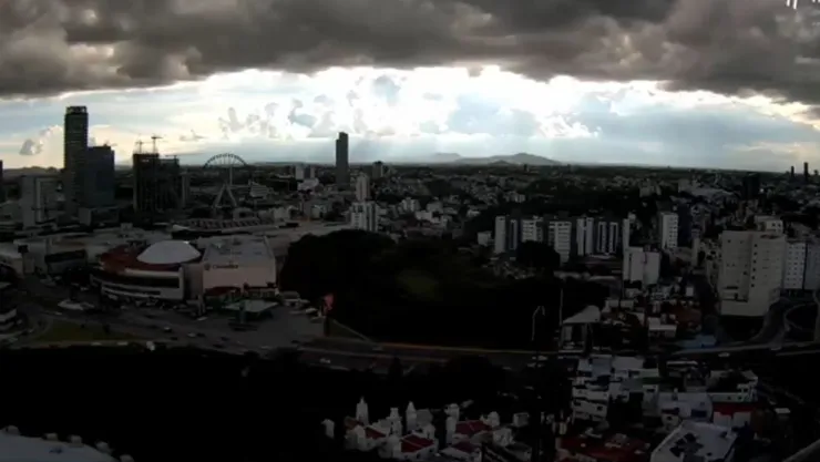 VIDEO: Captan enormes nubes de tormenta en Puebla hoy; estas son las zonas con mayor riesgo