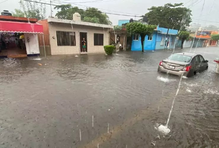 ¡Alvarado bajo el agua! Reportan inundación por fuertes lluvias en Veracruz