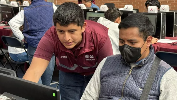 Personal de la Semovi realizado el examen de la licencia de conducir permanente en CDMX.