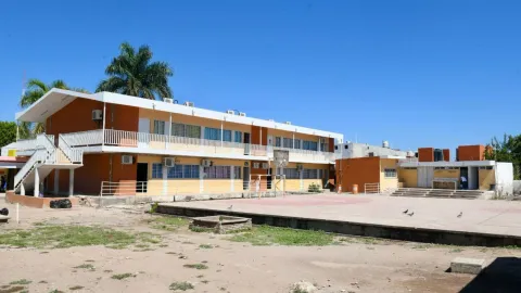 Escuela en Sinaloa durante ola de calor.jpg