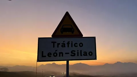 ¡TRÁFICO INTENSO sobre la carretera León-Silao! ¿Qué pasó Así está la carga vehicular hoy viernes 13 de febrero.jpg