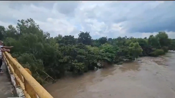 Inundaciones y miles dedamnificados por lluvias.