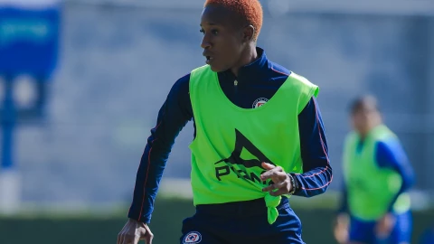 Deneisha Blackwood entrena con Cruz Azul (1).jpg
