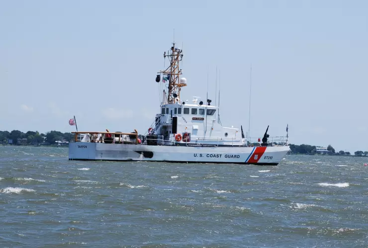 Barco de la Guardia Costera de EU