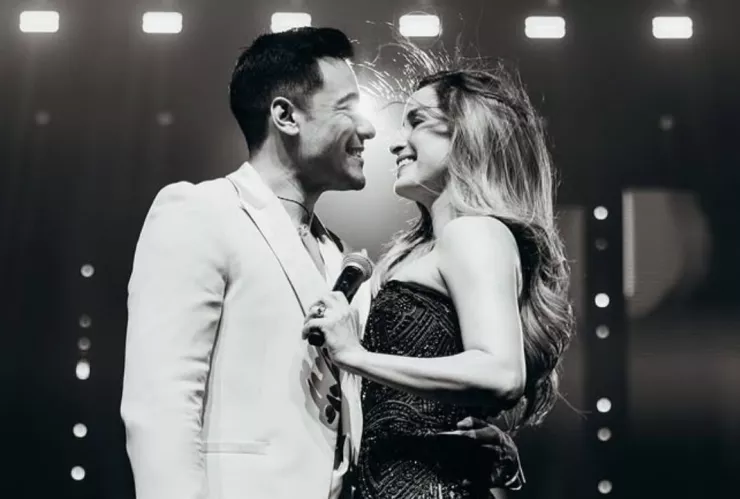 La romántica razón por la que Carlos Rivera y Cynthia Rodríguez tuvieron una boda de ensueño en los viñedos de España.jpg