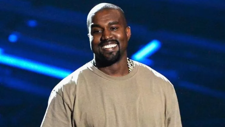 Kanye West se prende en fuego para presentar su nuevo disco. (VIDEO)