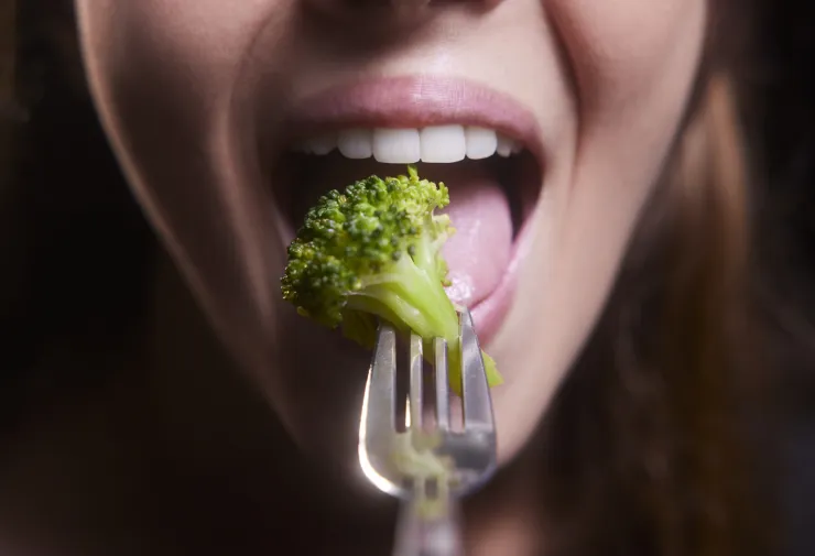 Especialistas recomiendan evitar el brócoli, entre otros alimentos, antes de realizar ejercicio