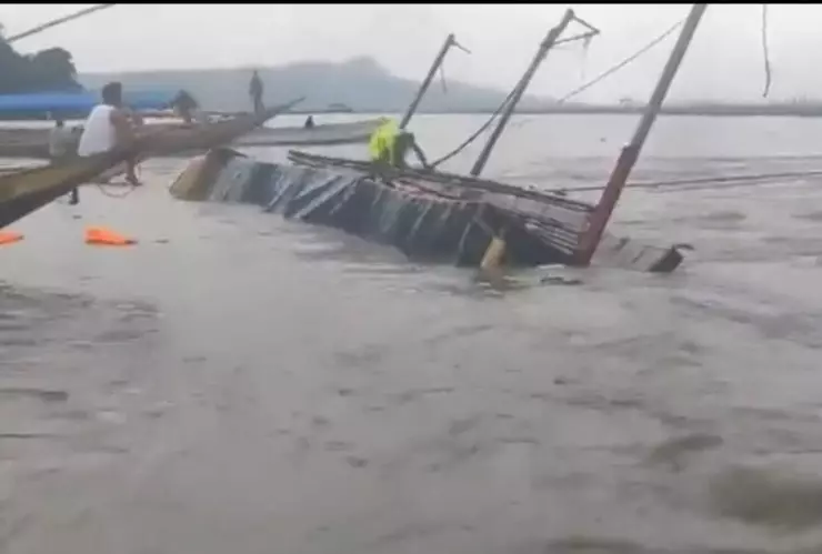 barco vuelca y deja 23 muertos