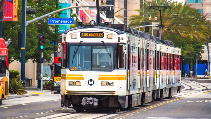 Un asesinato en el tren de Los Ángeles generó conmoción