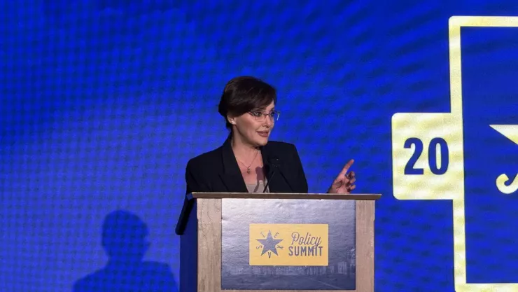 Lilly Téllez durante foro en Texas