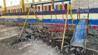 A un mes de la tragedia, escuela en Pahuatlán sigue sepultada entre lodo y piedras
