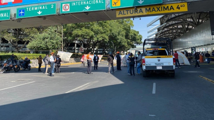 aeropuerto-cdmx-bloqueo-pasajeros.jpg