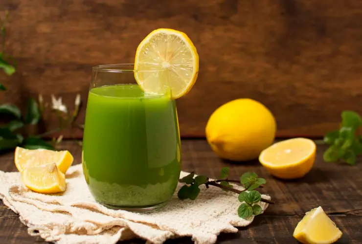 Jugo verde: Un elixir de salud ¿Qué lleva y cómo tomarlo?