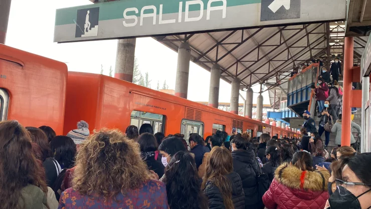 Se presenta alta afluencia en la Línea 9 del Metro CDMX