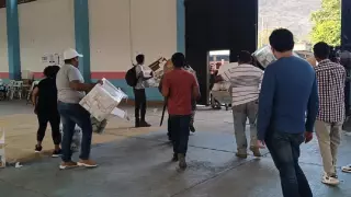 INE denuncia robo de casillas.