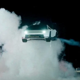 Tesla presenta el Roadster y suben sus acciones