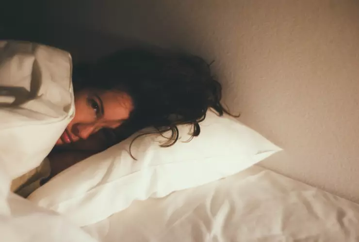 Numerología lo revela: El significado de despertarse a las 3 de la mañana