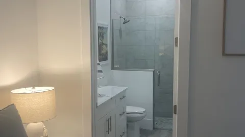 Parte de la casa debe ir el baño