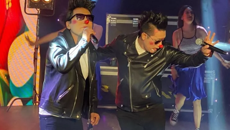 Cámaras de seguridad captan a Los Destrampados pintando el auto de Horacio Villalobos.