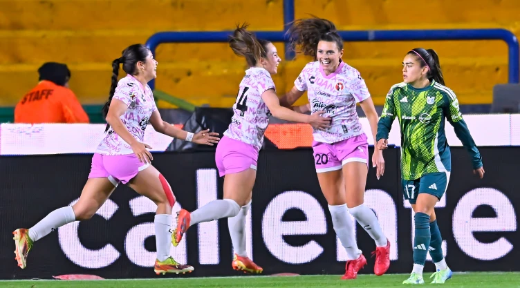 Kali Trevithick festeja gol con Tijuana Femenil