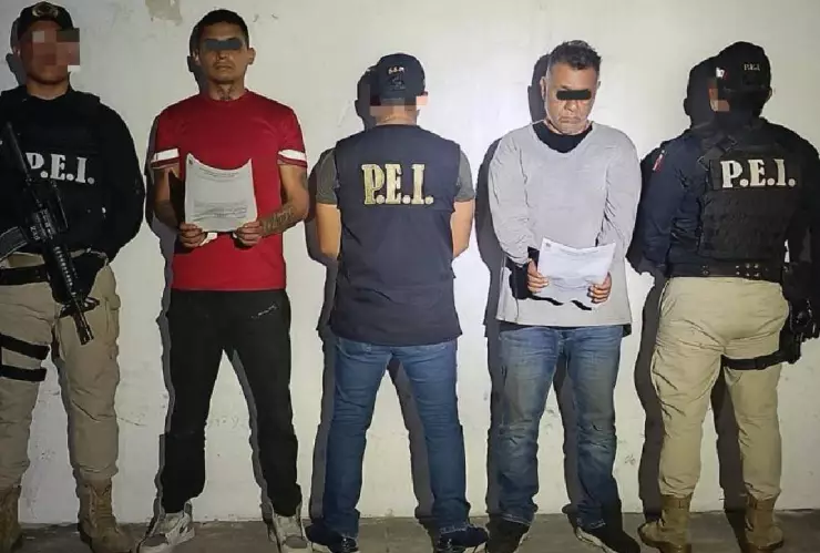 Detienen a dos hombres acusados del robo de computadoras vehiculares