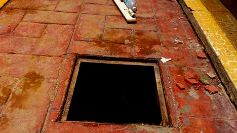 Niña cae en registro sin tapa