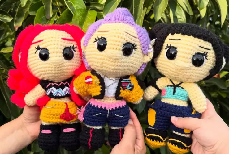 Muñecas tejidas Kpop Demon Hunters.jpg