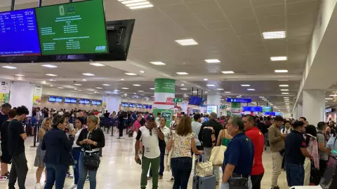 ¿Hay afectaciones en el Aeropuerto de Cancún? Aquí los detalles del colapso a nivel mundial