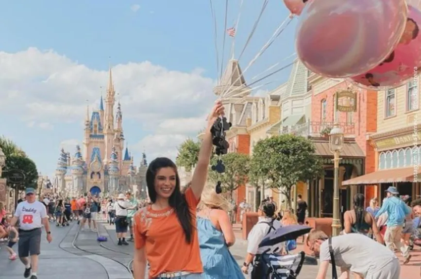 Nadia Ferreira con globos..jpg