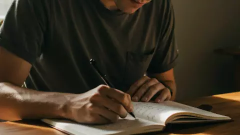 Ideas para escribir en tu journal HOY, martes 3 de febrero de 2026: Utiliza este prompt y cierra el día con gratitud