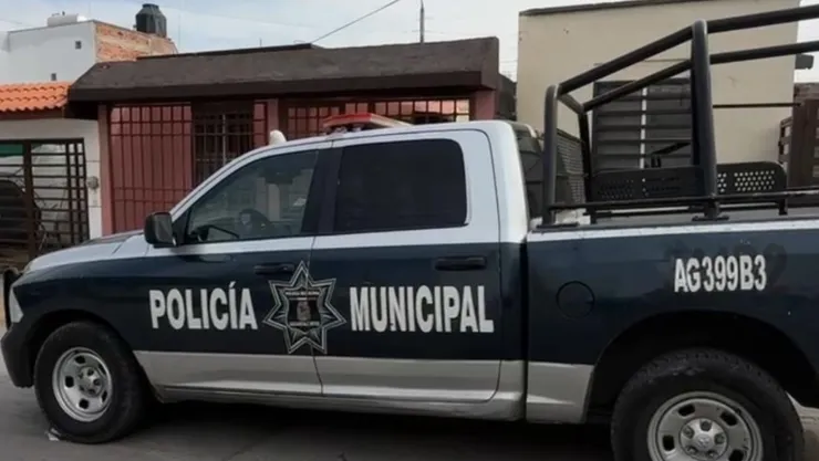 Un perro encontró un feto en un contenedor en Aguascalientes; una persona se percató y llamó a los servicios de emergencia