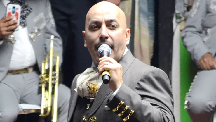 Lupillo Rivera evita hablar de la boda de Christian Nodal y Ángela Aguilar