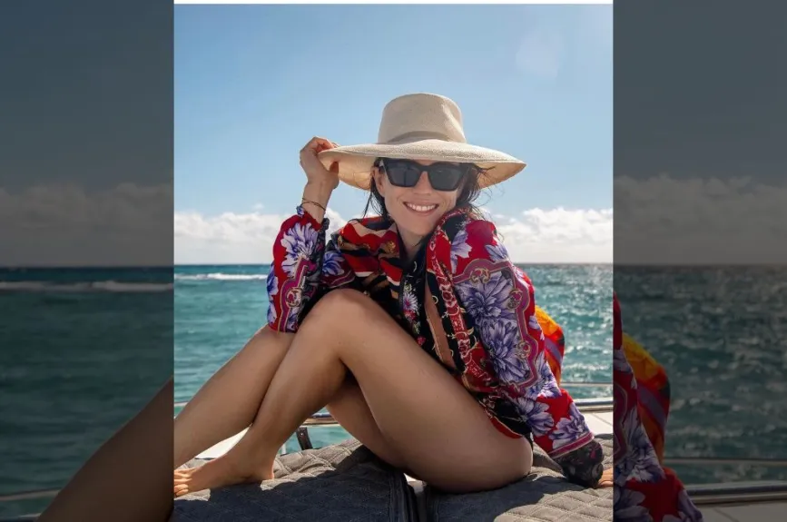 Karla con sombrero.jpg