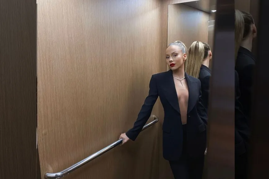 esther elagante.jpg
