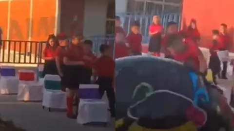 Maestra en graduación.