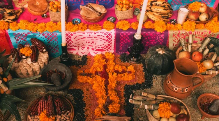 Día de Muertos 2025: Significado de los colores del papel picado en la ofrenda