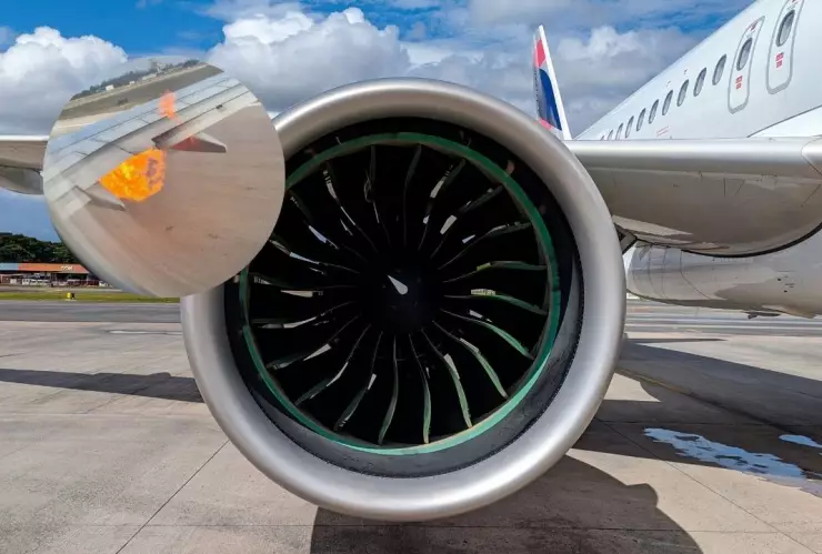 avion-incendio-motor-italia-ryanair