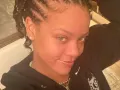 Rihanna selfue.jpg