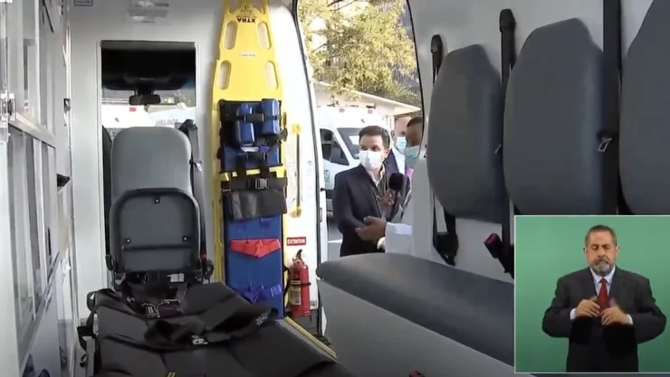 Entregan 24 ambulancias de las 80 que se adquirirán con aguinaldos de funcionarios