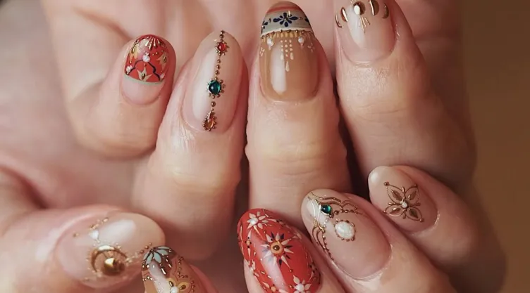uñas boho chic coachella 2026 2.jpg