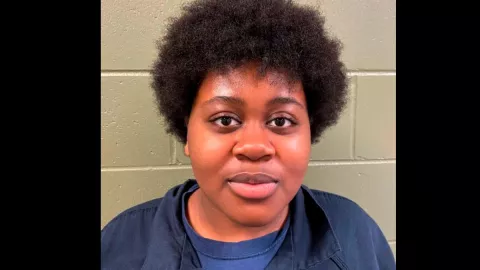 Pieper Lewis mató a su violador a puñaladas, la declaran culpable de asesinato.