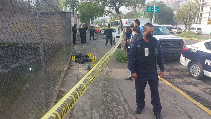 Vecinos cercanos al penal de Barrientos en Tlalnepantla dieron aviso del hallazgo de las bolsas que contenía restos humanos.