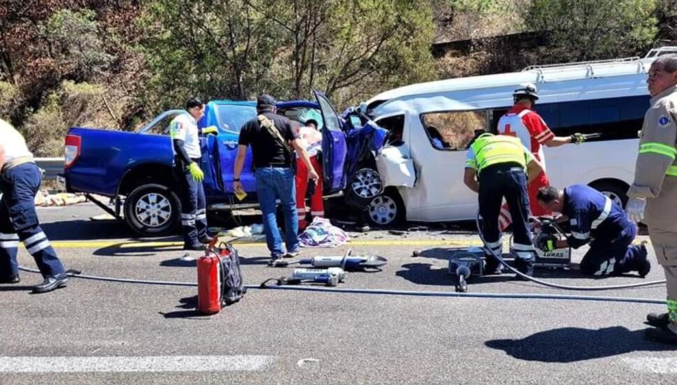 13 muertos y 10 heridos es el saldo de choque sobre carretera Oaxaca-Cuacnopalan.