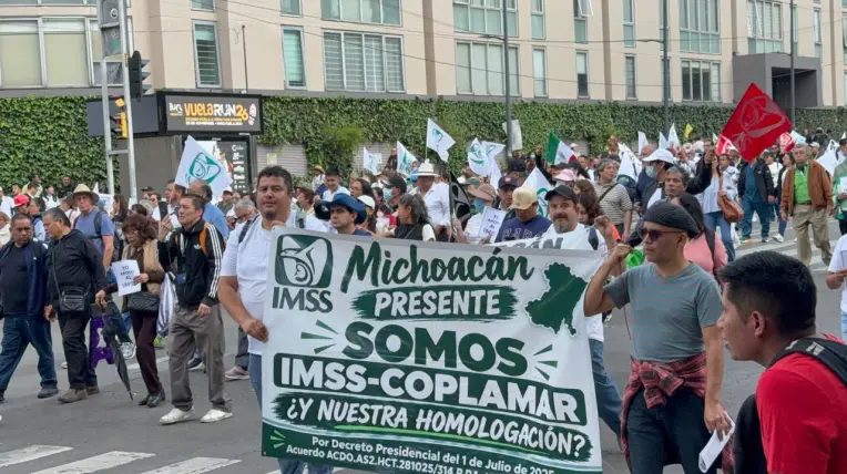 Marcha de trabajadores del IMSS en CDMX hoy.