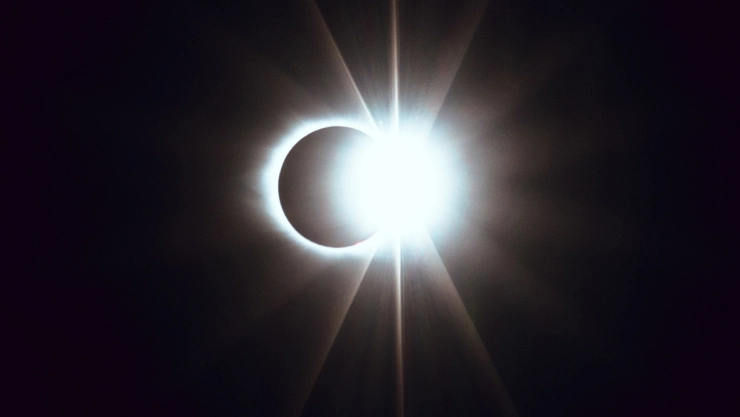 Estos-son-los-eventos-astronómicos-imperdibles-de-octubre-2023- Eclipse-solar-anular-lluvia-de-meteoros